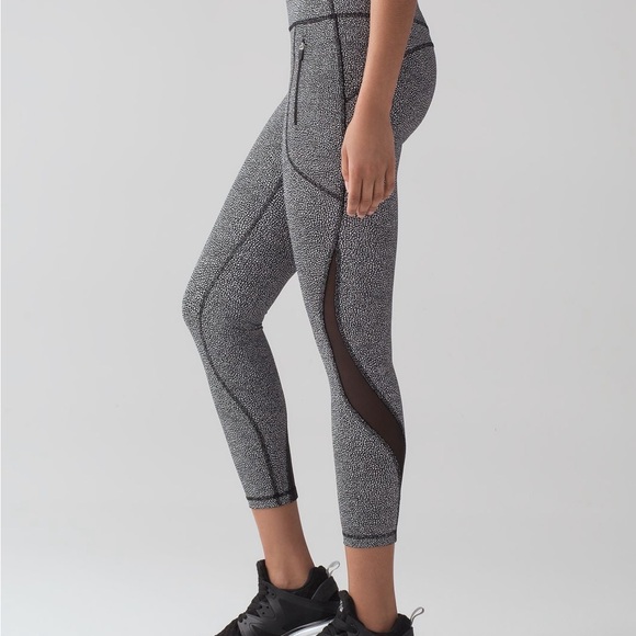 lululemon athletica Pants - Lululemon Invigorate 7/8 Tight